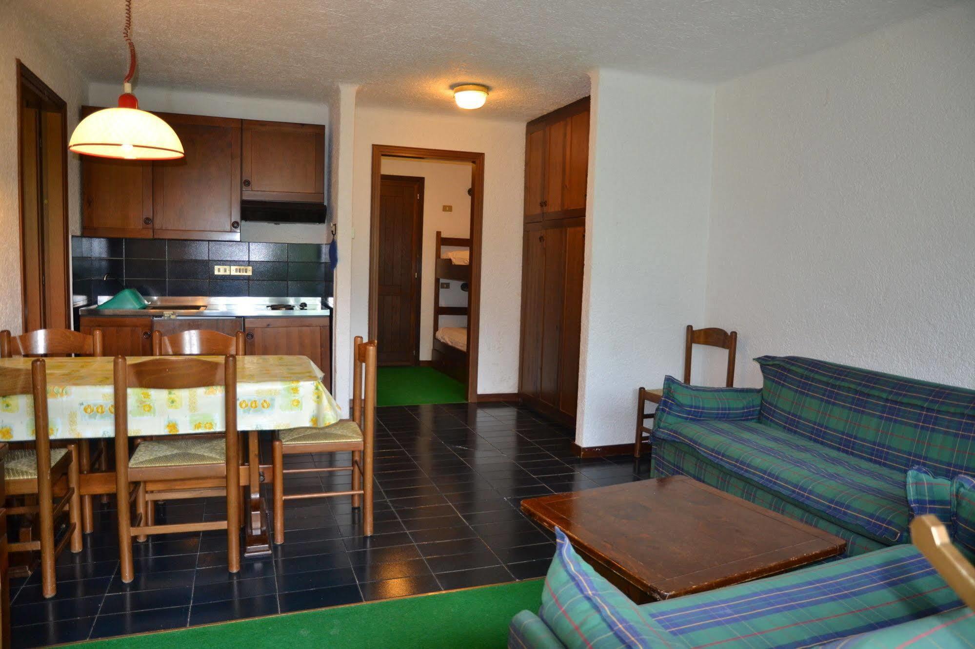 Residence Le Baite Artogne Bagian luar foto