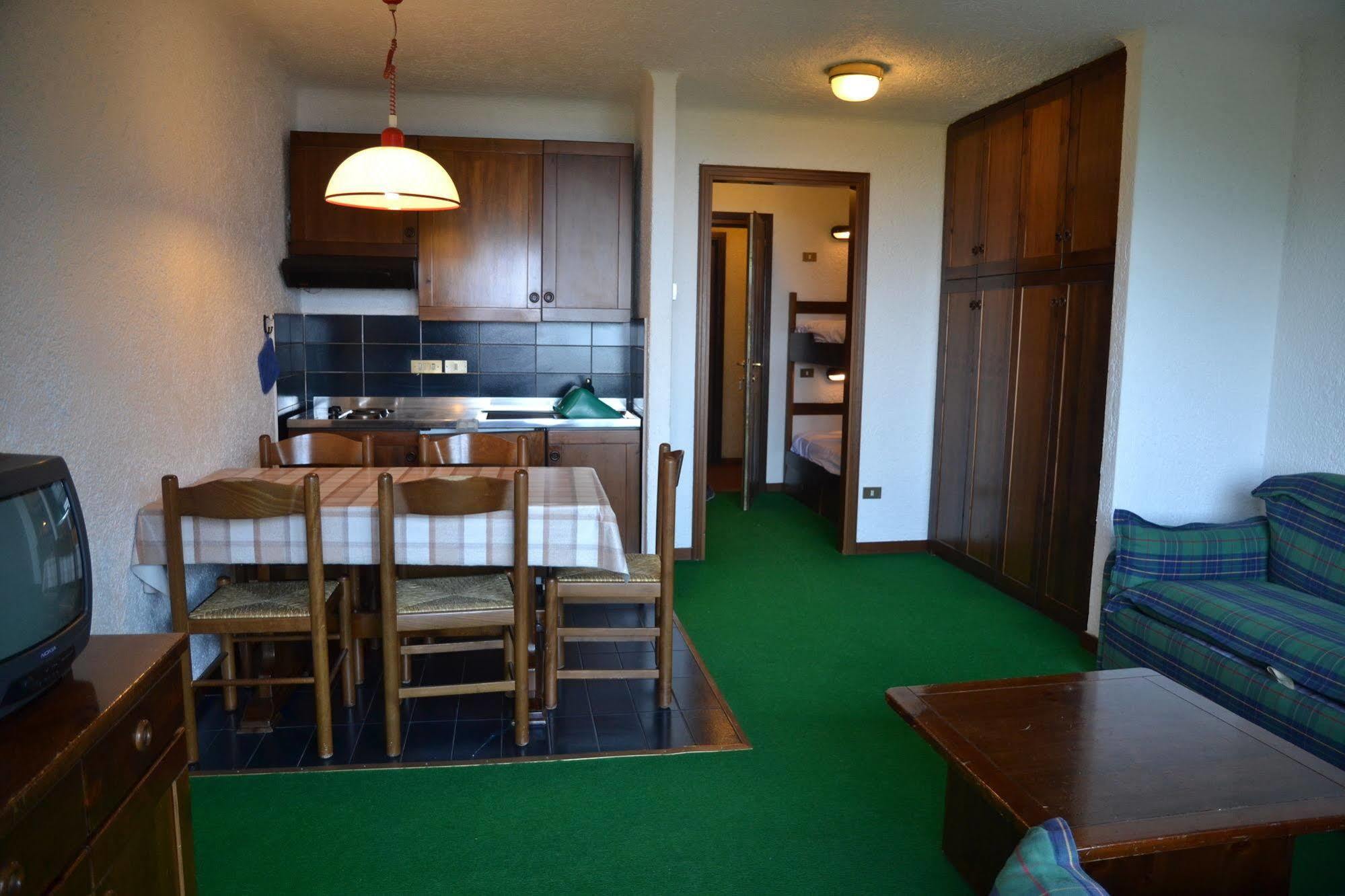 Residence Le Baite Artogne Bagian luar foto
