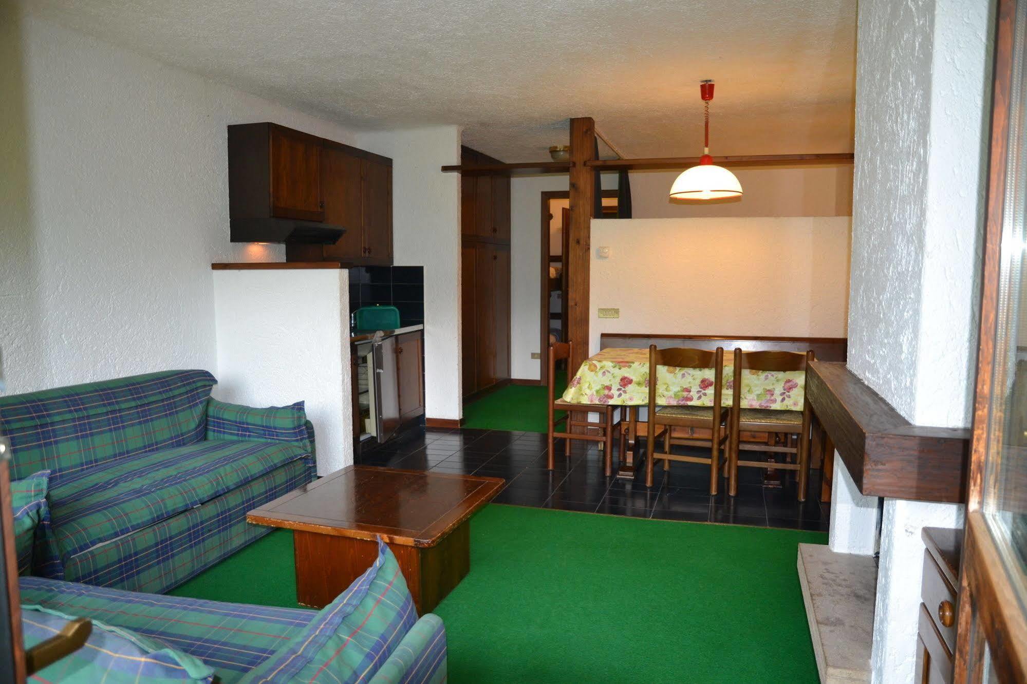 Residence Le Baite Artogne Bagian luar foto